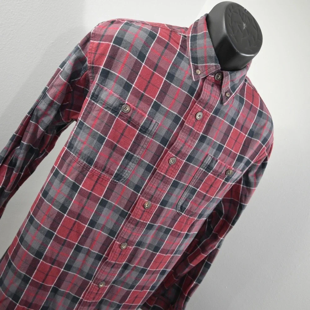 Duluth Trading Co Button Up Shirt Mens M Red Gray Plaid Flannel Long Sleeve